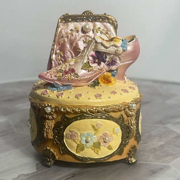 2000 Popular Imports Music Box Shoe & Purse Schubert’s Lullaby Floral - Picture 1 of 10